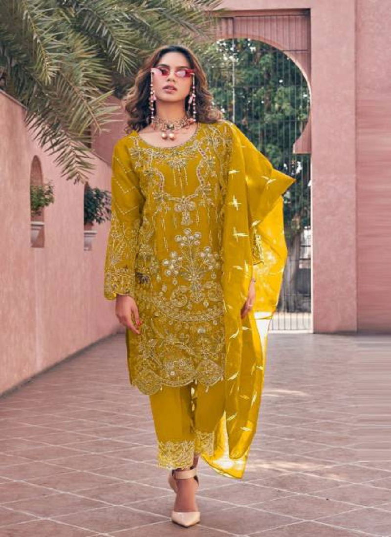 R 1072 By Shree Fabs Pakistani Suits Catalog